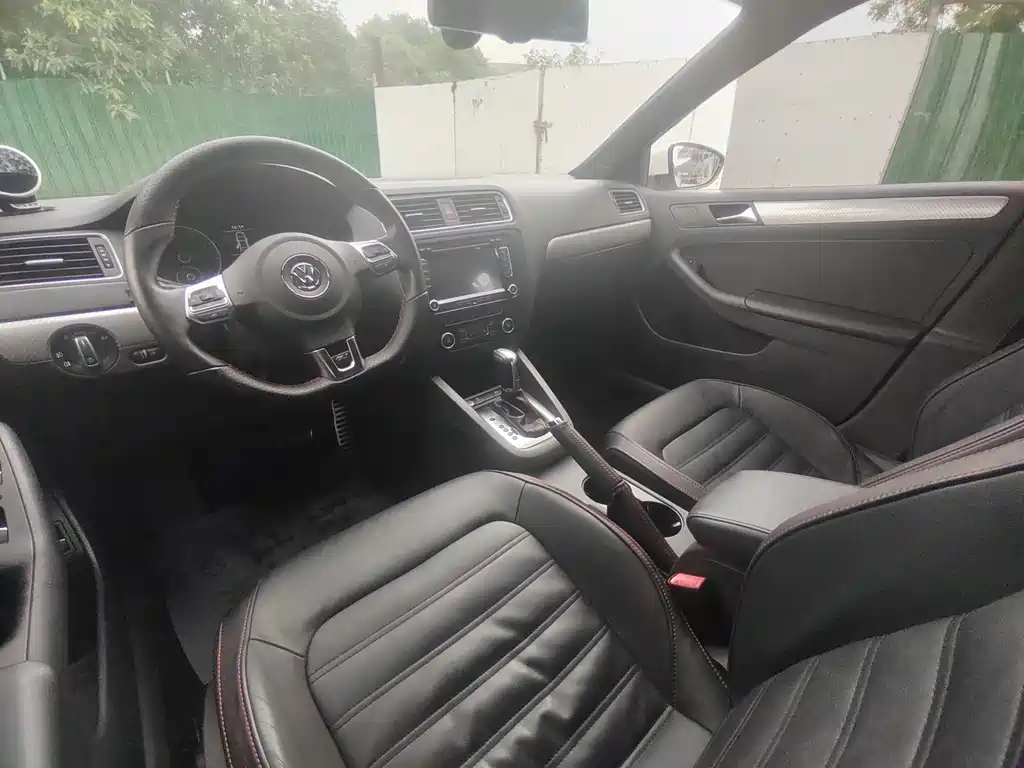 Volkswagen Sagitar 2013 2.0TSI GLI