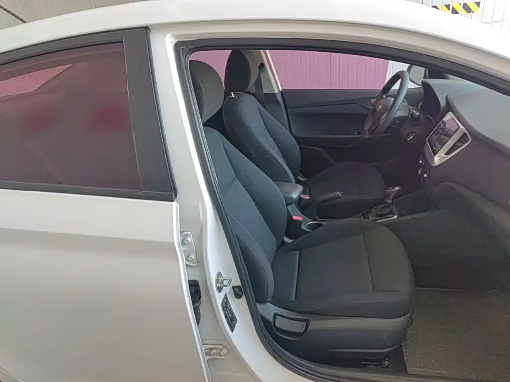 Hyundai Verna — миниатюра 25