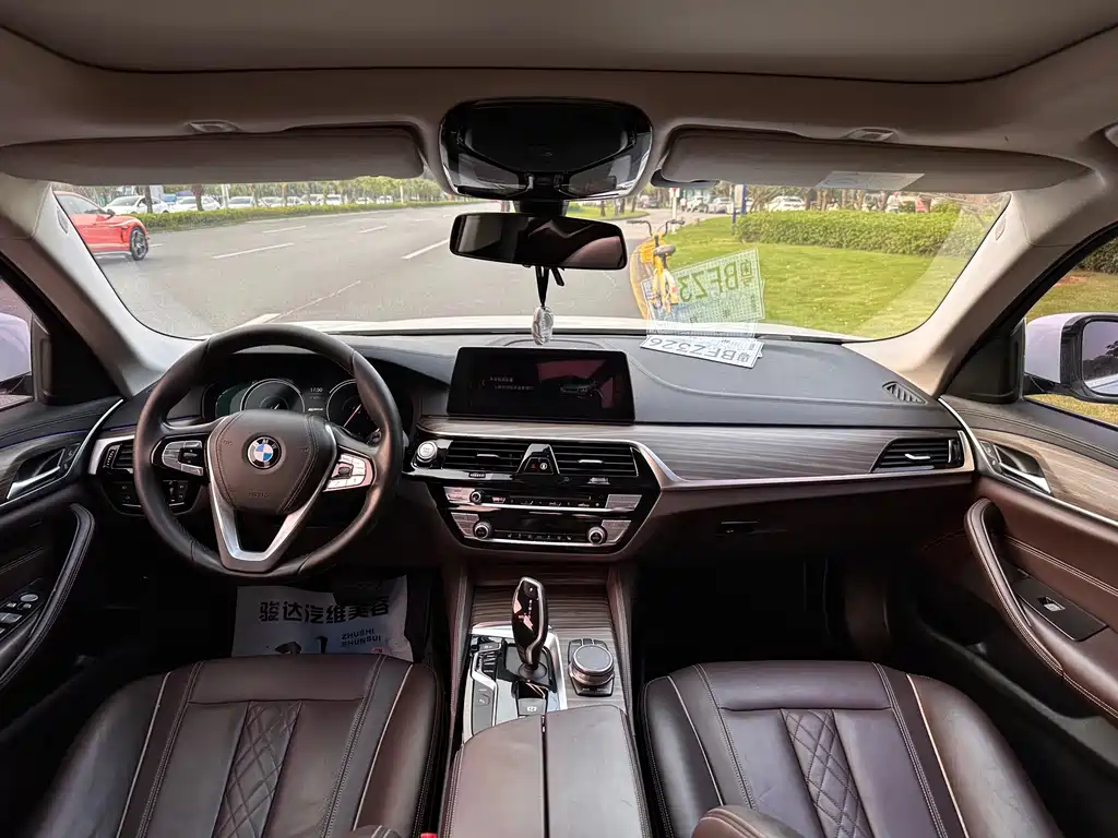 BMW 5 Series New Energy — миниатюра 14