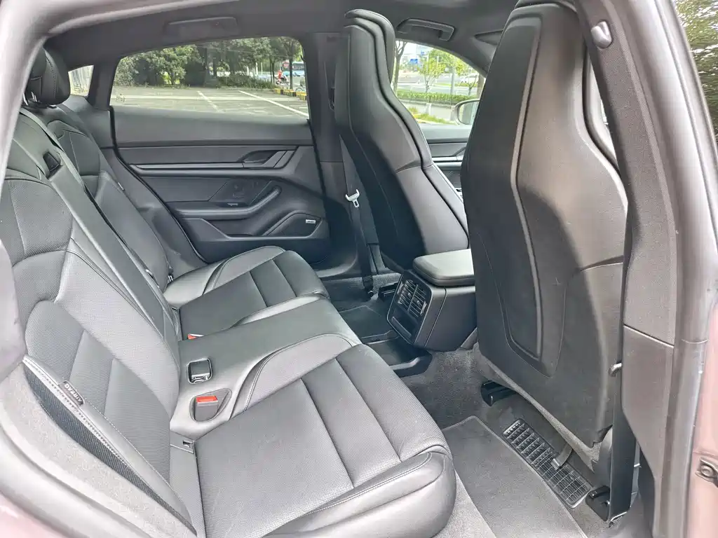 Porsche Taycan — миниатюра 12