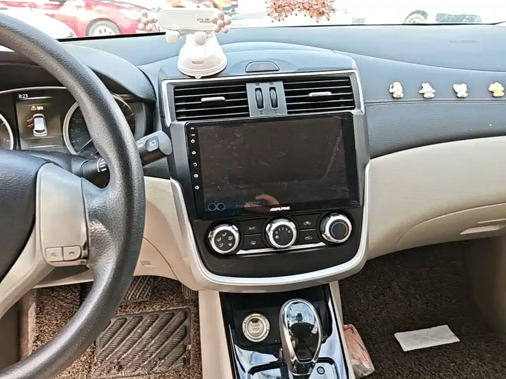 Nissan Tiida — миниатюра 13