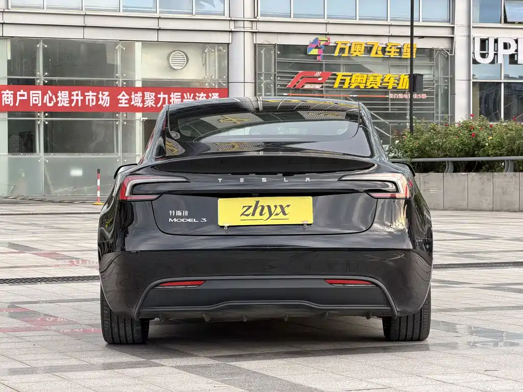 Tesla Model 3 — миниатюра 6