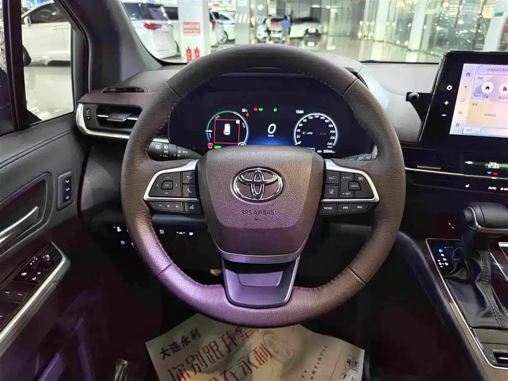 Toyota Granvia — миниатюра 12