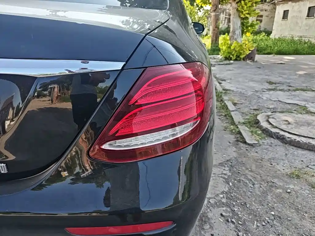 Mercedes-Benz E-Class — миниатюра 8