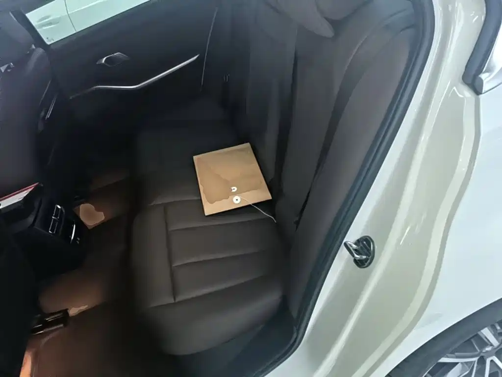 BMW 3 Series — миниатюра 17