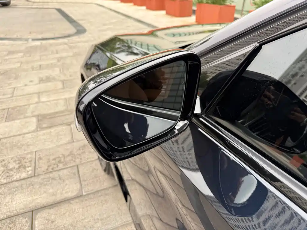 BMW 5 Series — миниатюра 16