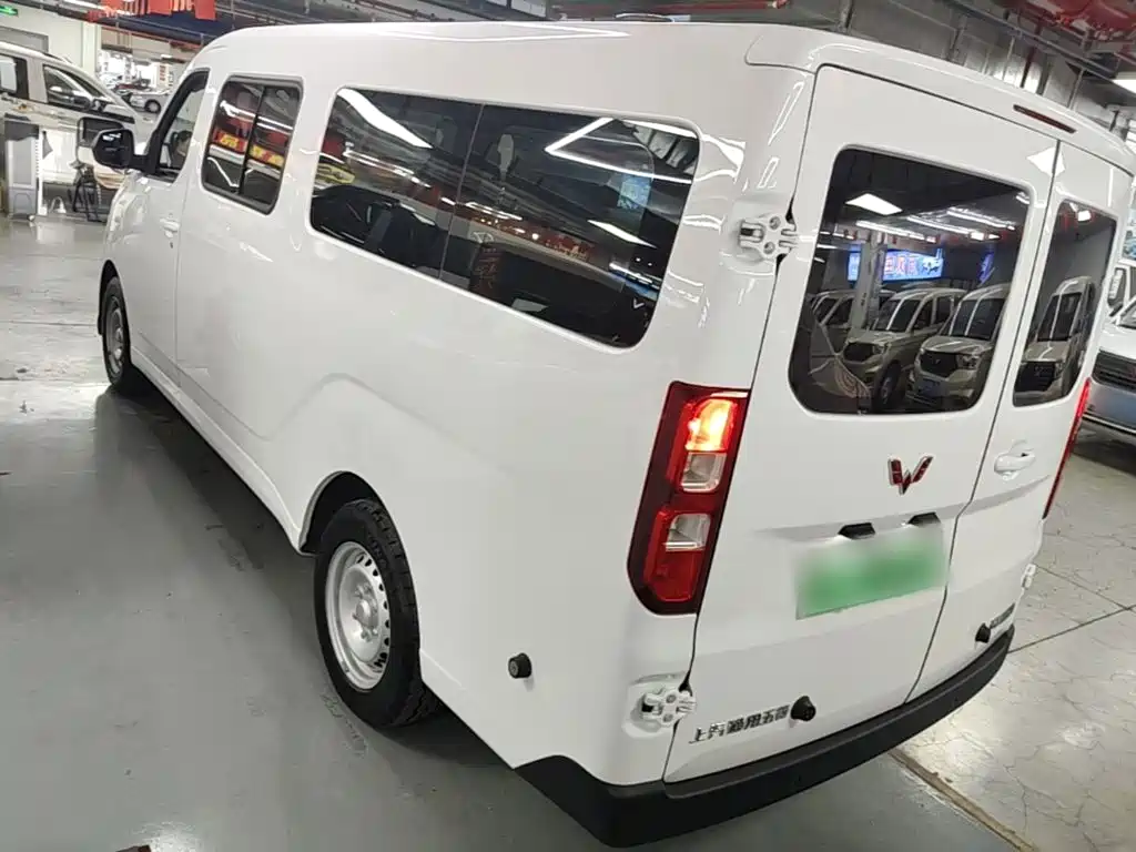 Wuling Yangguang — миниатюра 5
