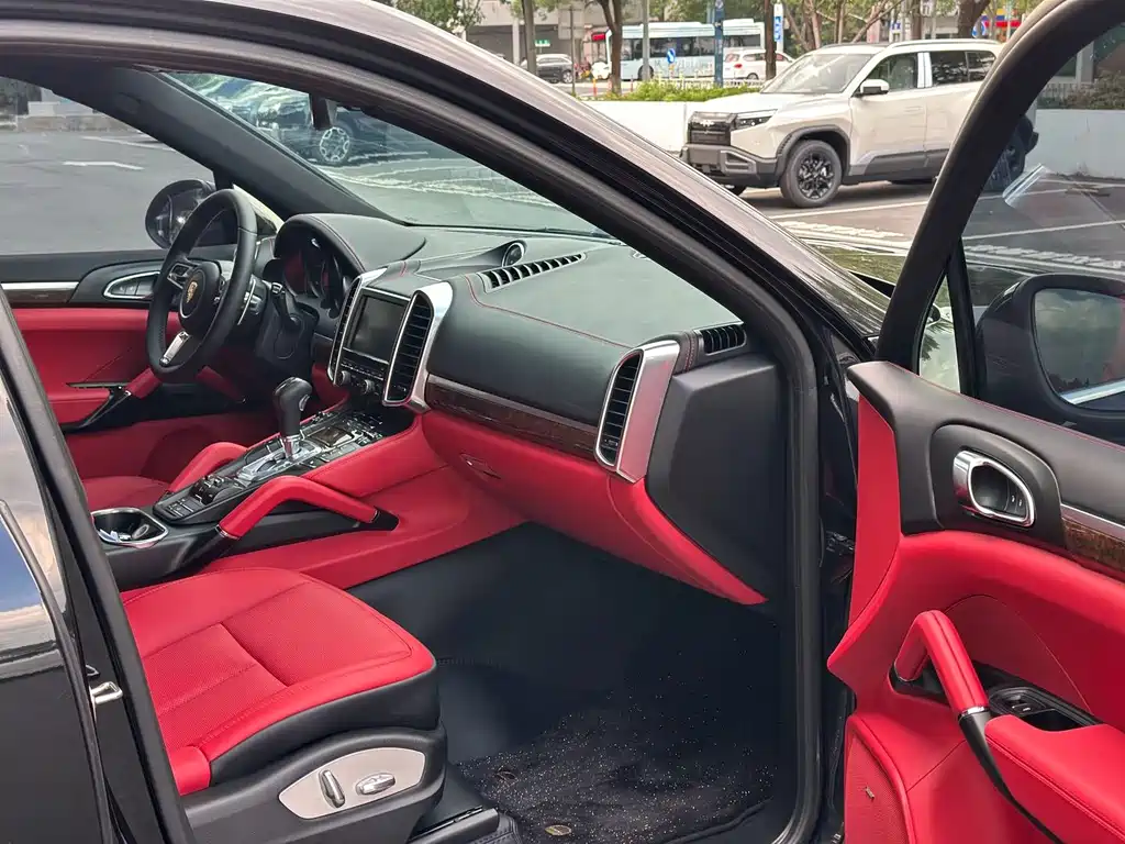 Porsche Cayenne — миниатюра 6