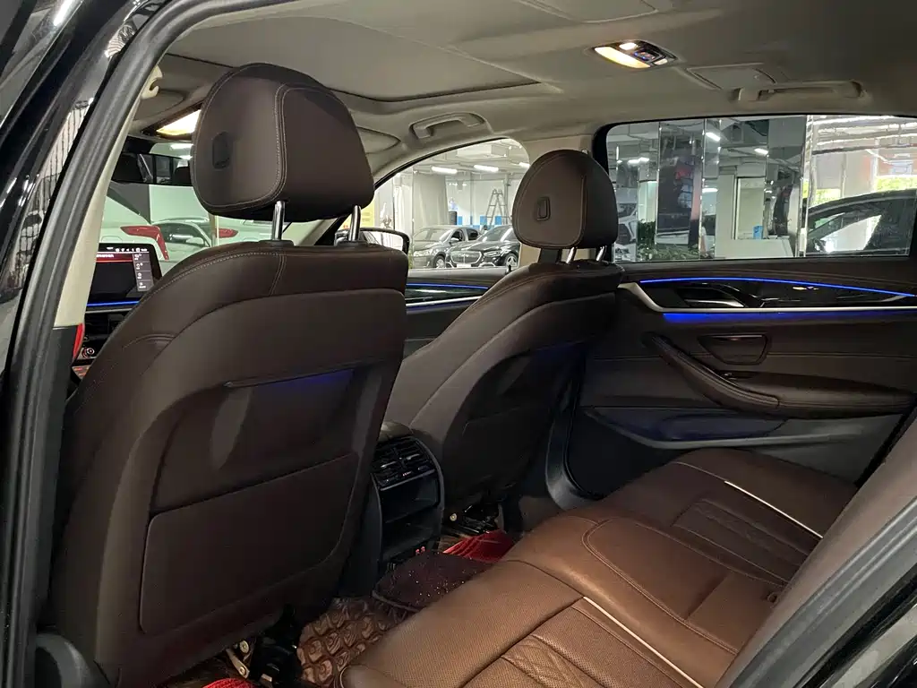 BMW 5 Series — миниатюра 8