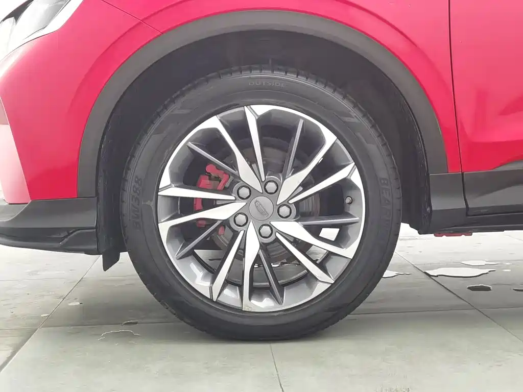 Geely Binyue — миниатюра 17