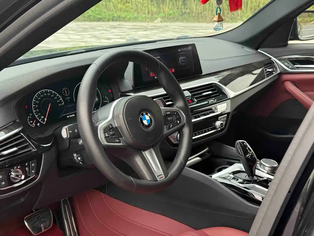 BMW 5 Series — миниатюра 3