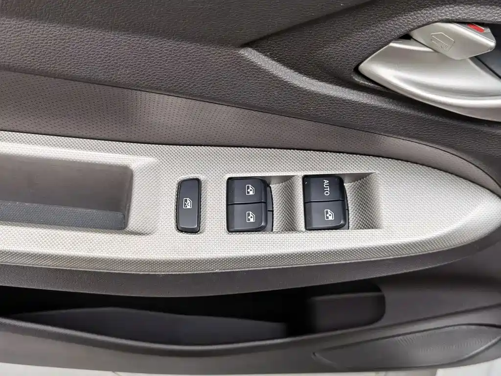 Wuling Hongguang — миниатюра 9