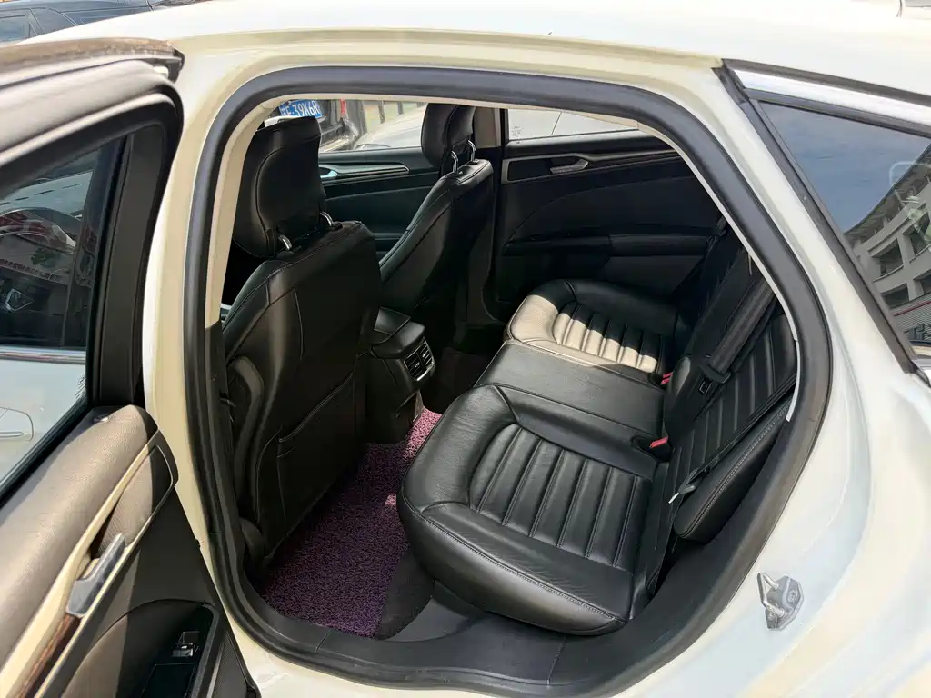 Ford Mondeo — миниатюра 7