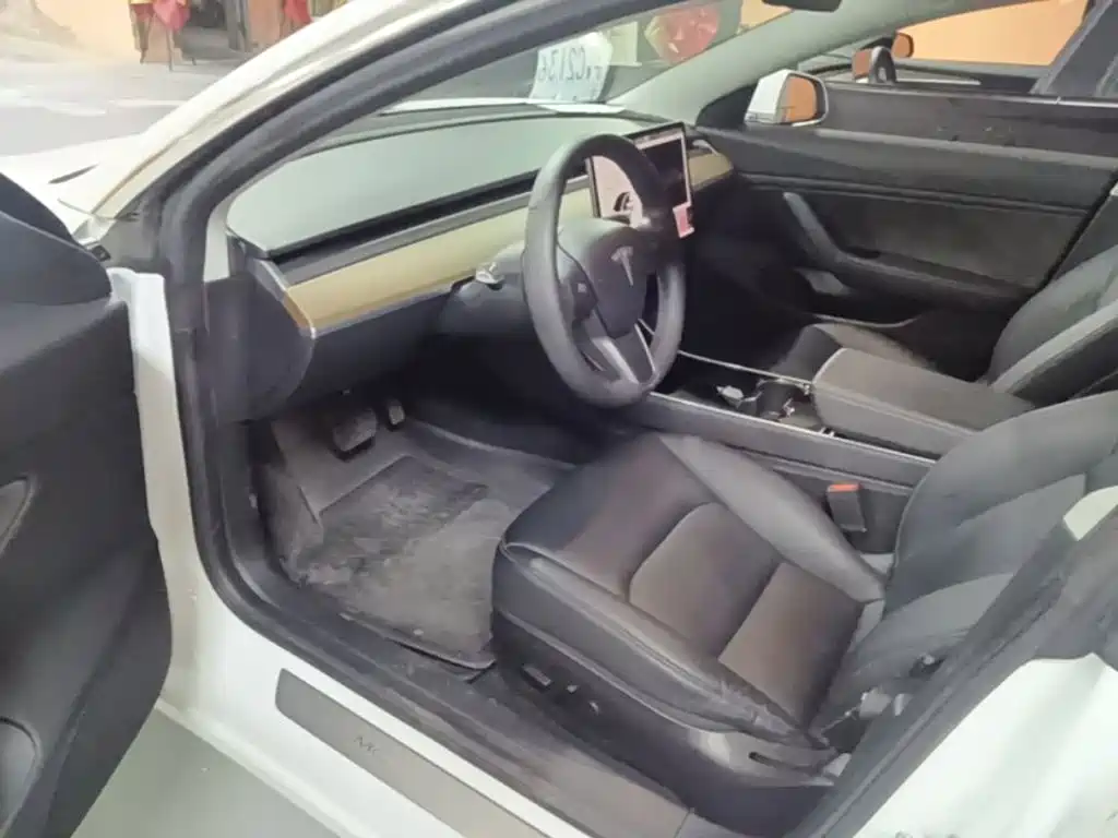 Tesla Model 3 — миниатюра 16