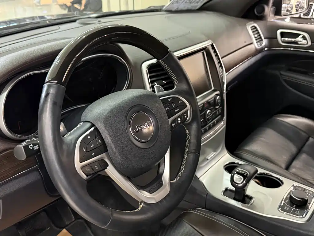 Jeep Grand Cherokee (Import) — миниатюра 9
