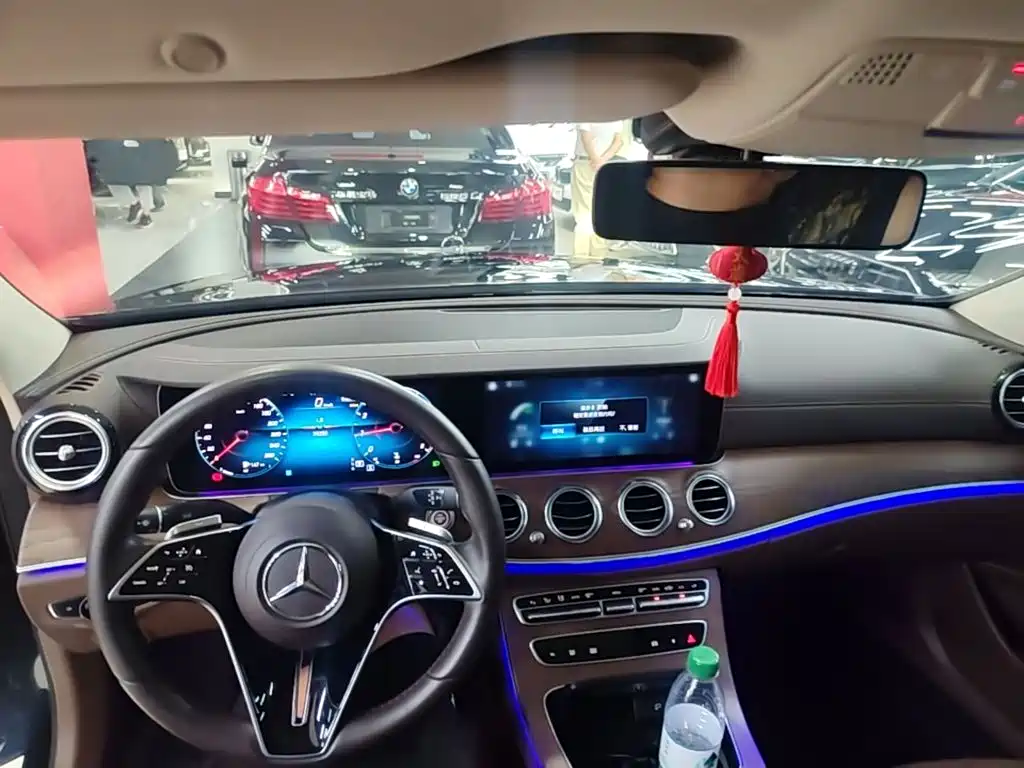 Mercedes-Benz E-Class — миниатюра 10