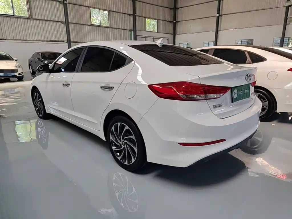 Hyundai Elantra — миниатюра 5