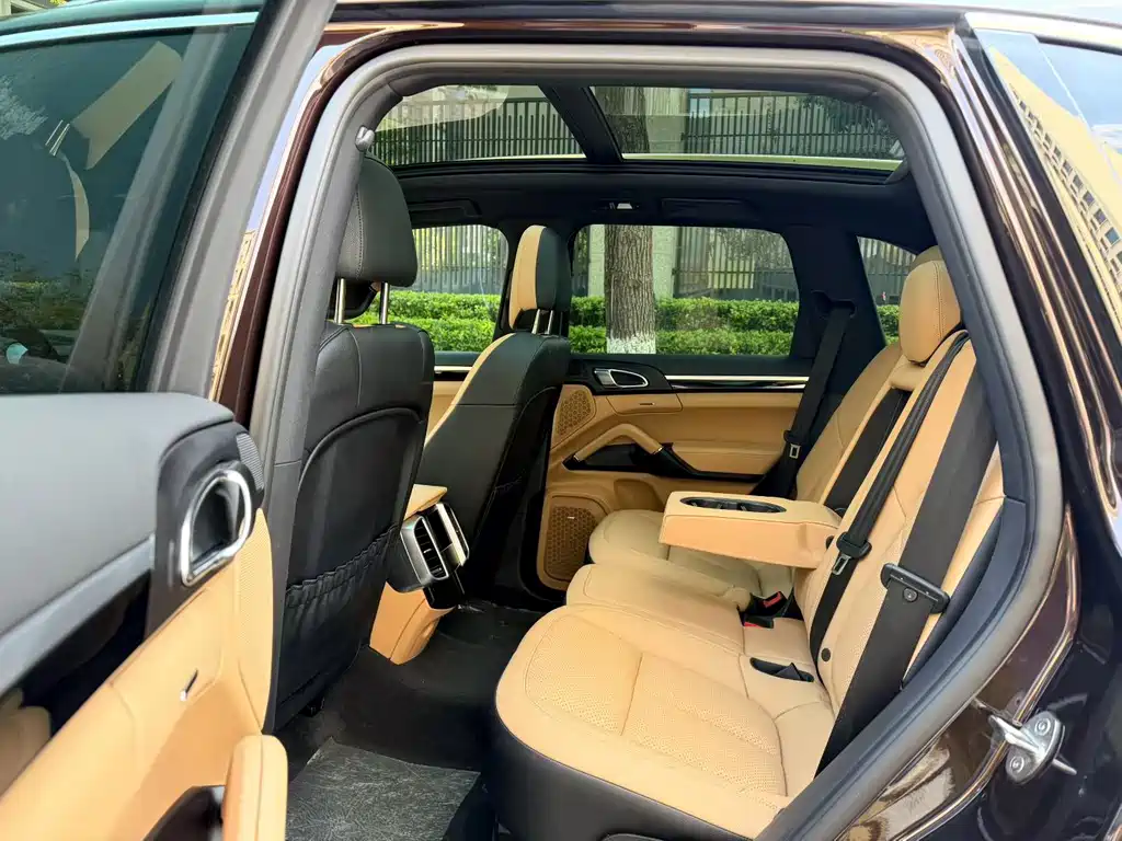 Porsche Cayenne — миниатюра 10