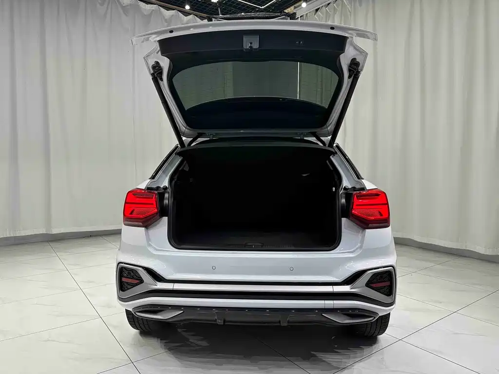 Audi Q2L 2022 — фото 16