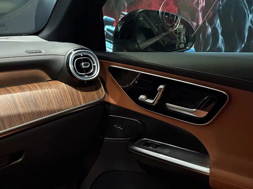 Mercedes-Benz GLC — миниатюра 11
