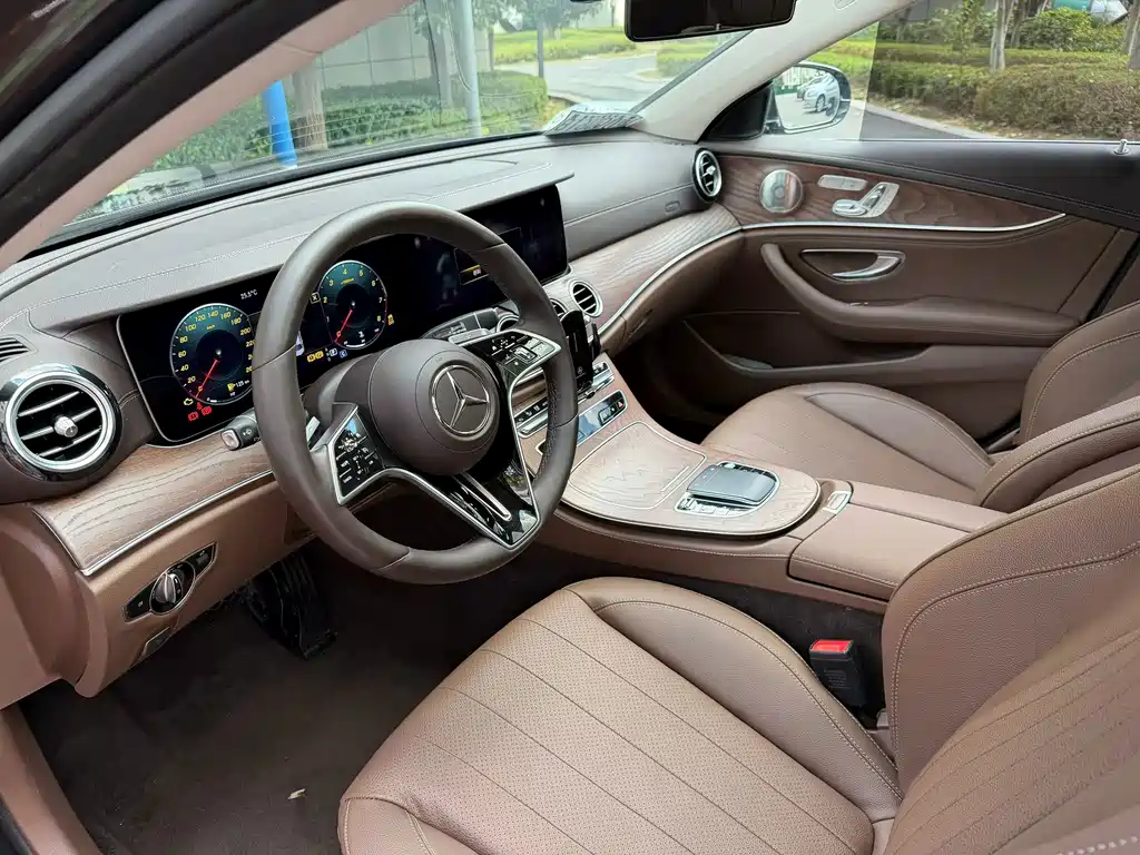 Mercedes-Benz E-Class — миниатюра 4