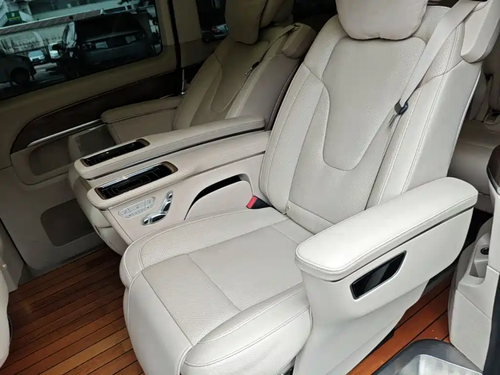 Mercedes-Benz V-Class — миниатюра 17