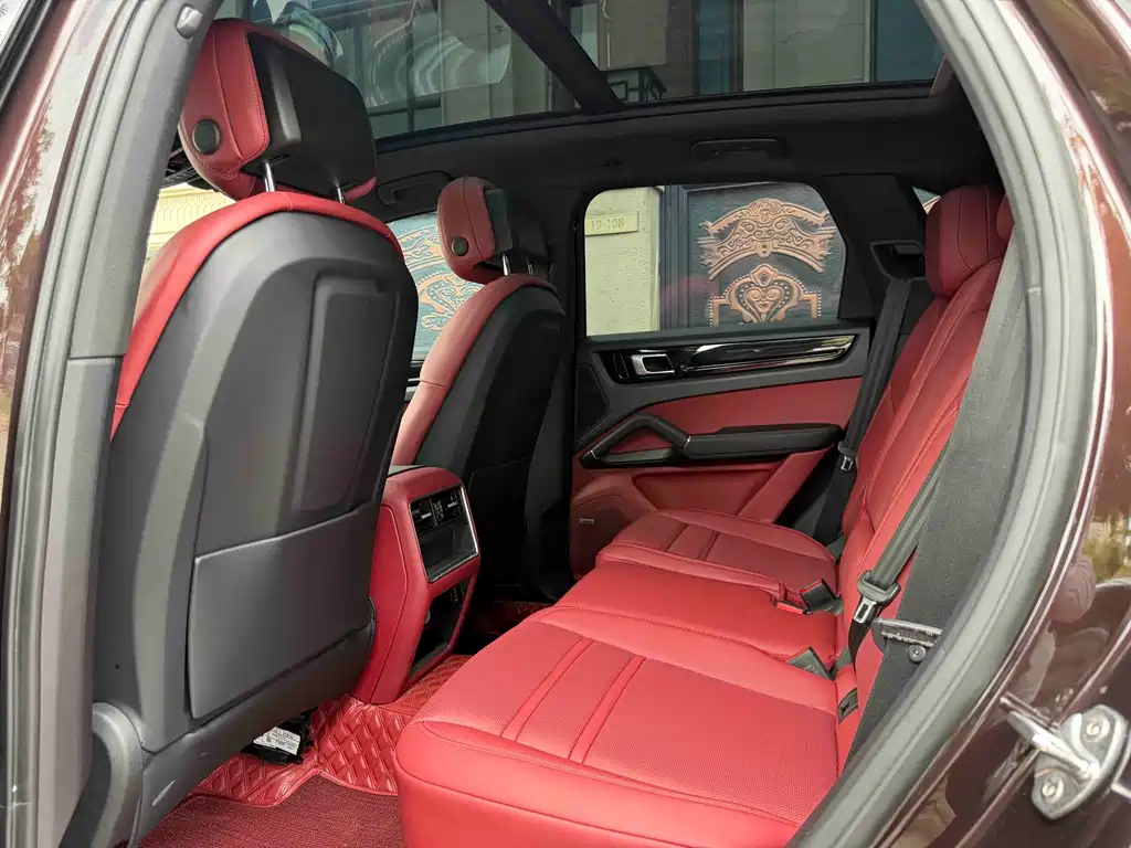 Porsche Cayenne — миниатюра 6