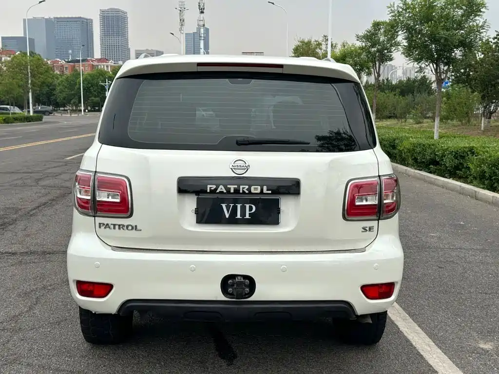 Nissan Patrol — миниатюра 8
