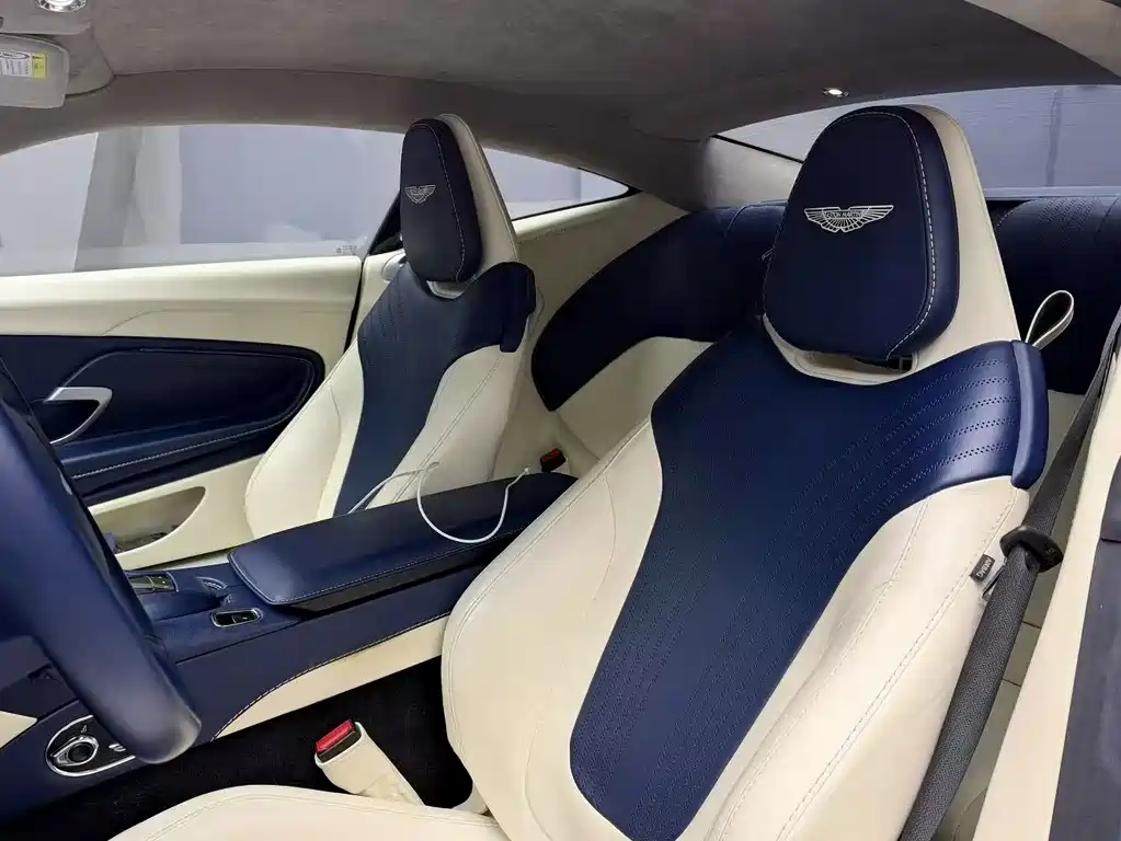 Aston Martin DB11 — миниатюра 6