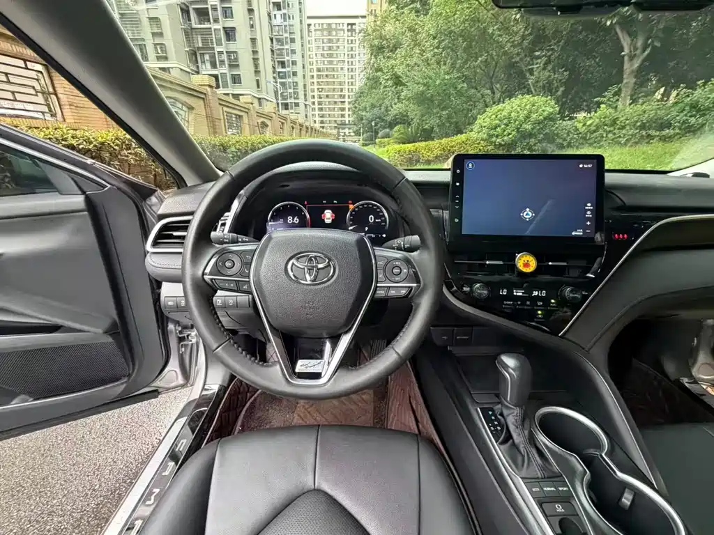 Toyota Camry — миниатюра 9
