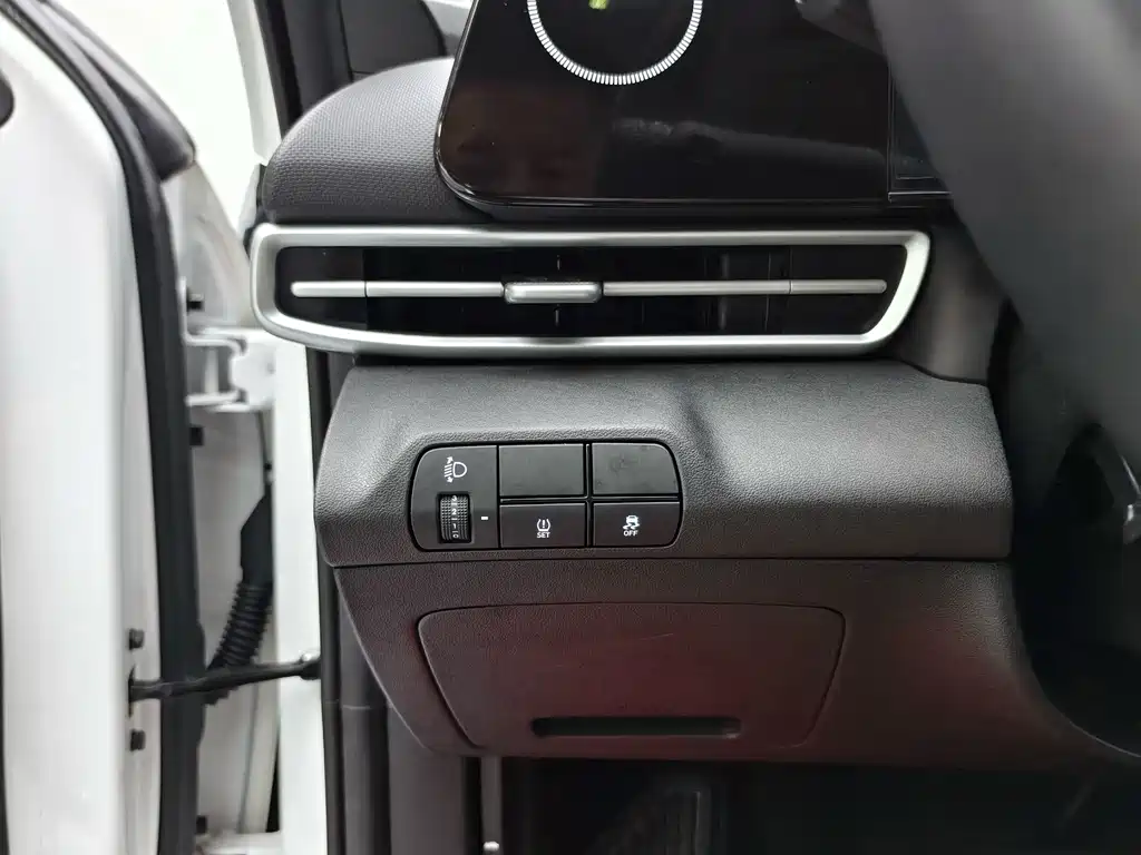 Hyundai Elantra — миниатюра 10
