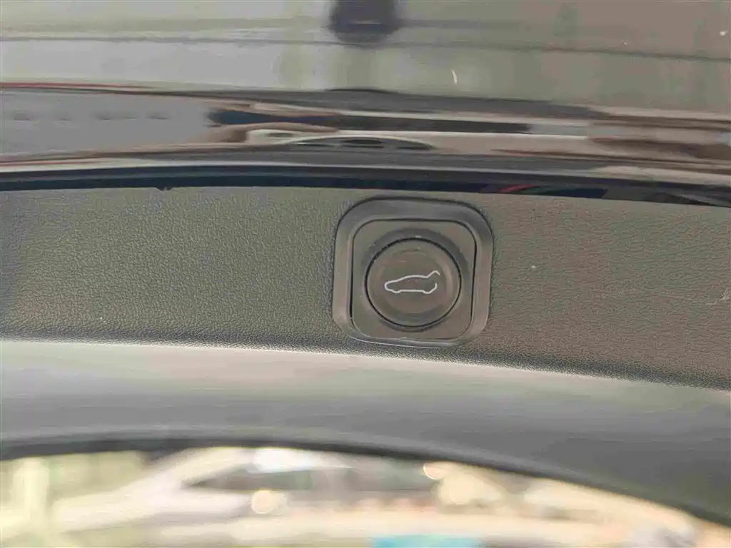 Tesla Model 3 — миниатюра 10