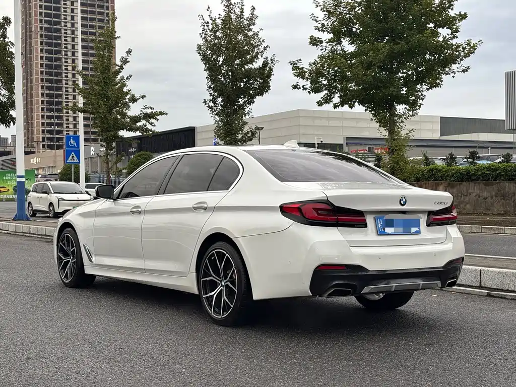BMW 5 Series — миниатюра 5