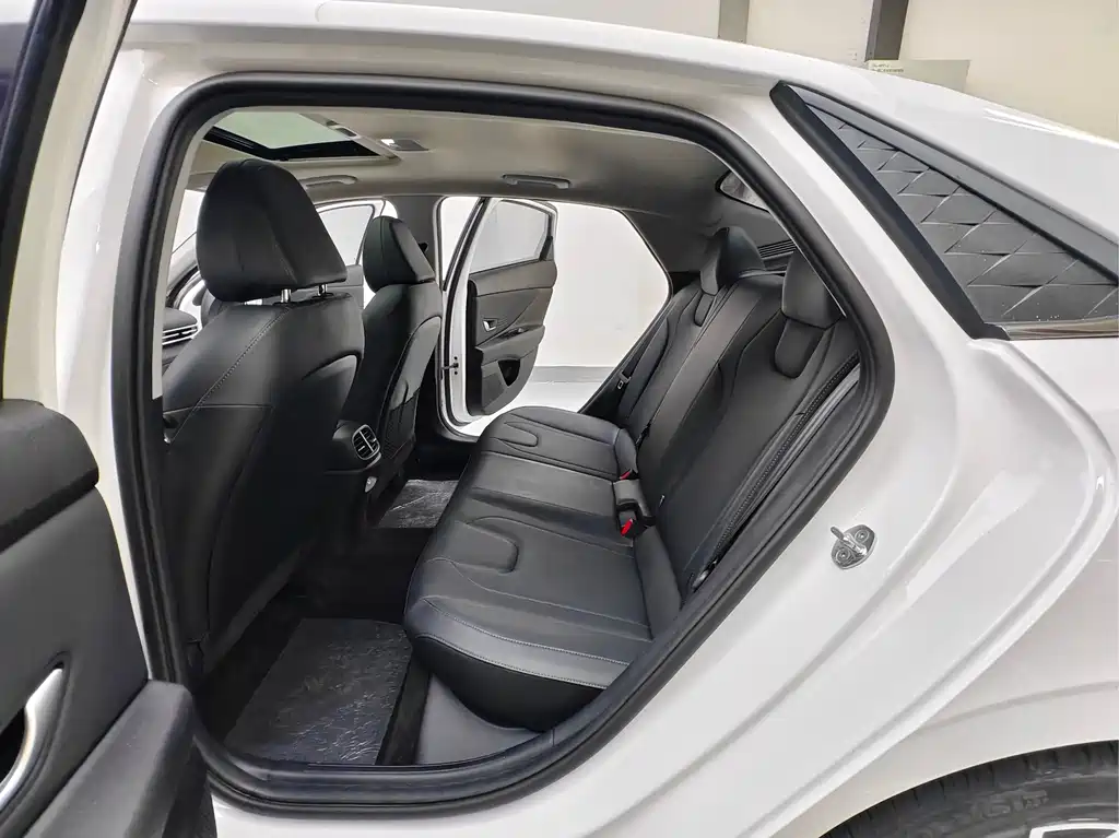 Hyundai Elantra — миниатюра 15