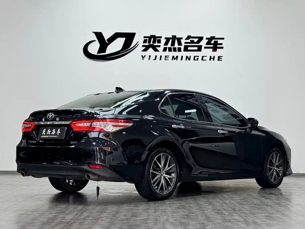 Toyota Camry 2021 2.5G Luxury