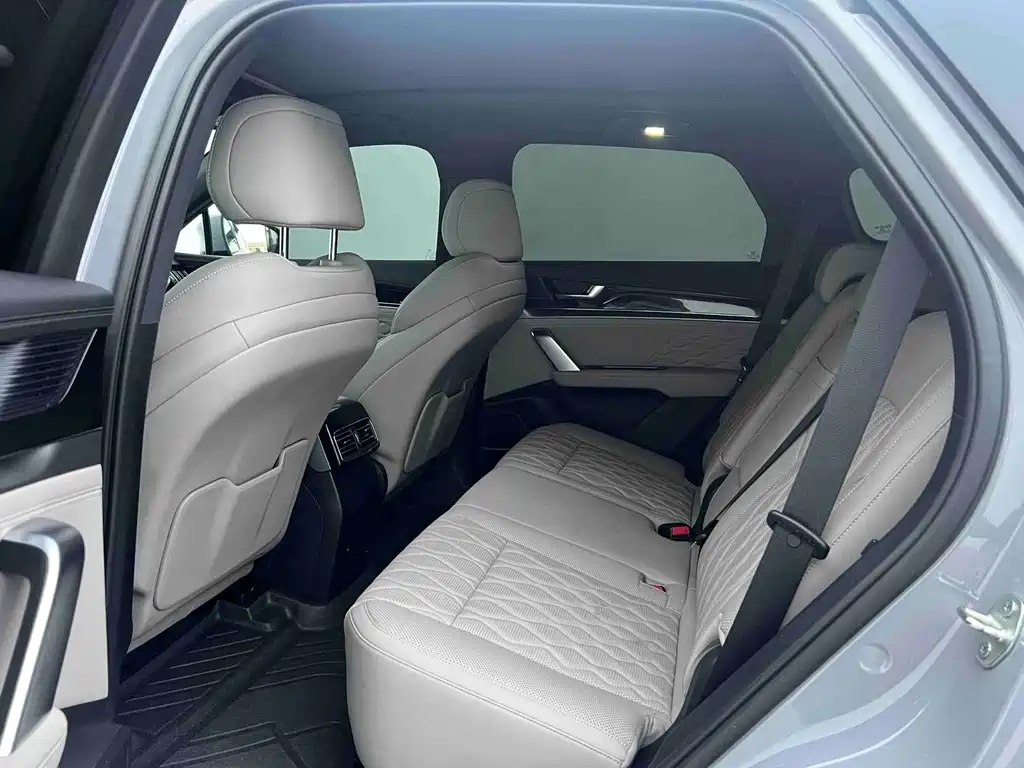 BYD Tang New Energy — миниатюра 8