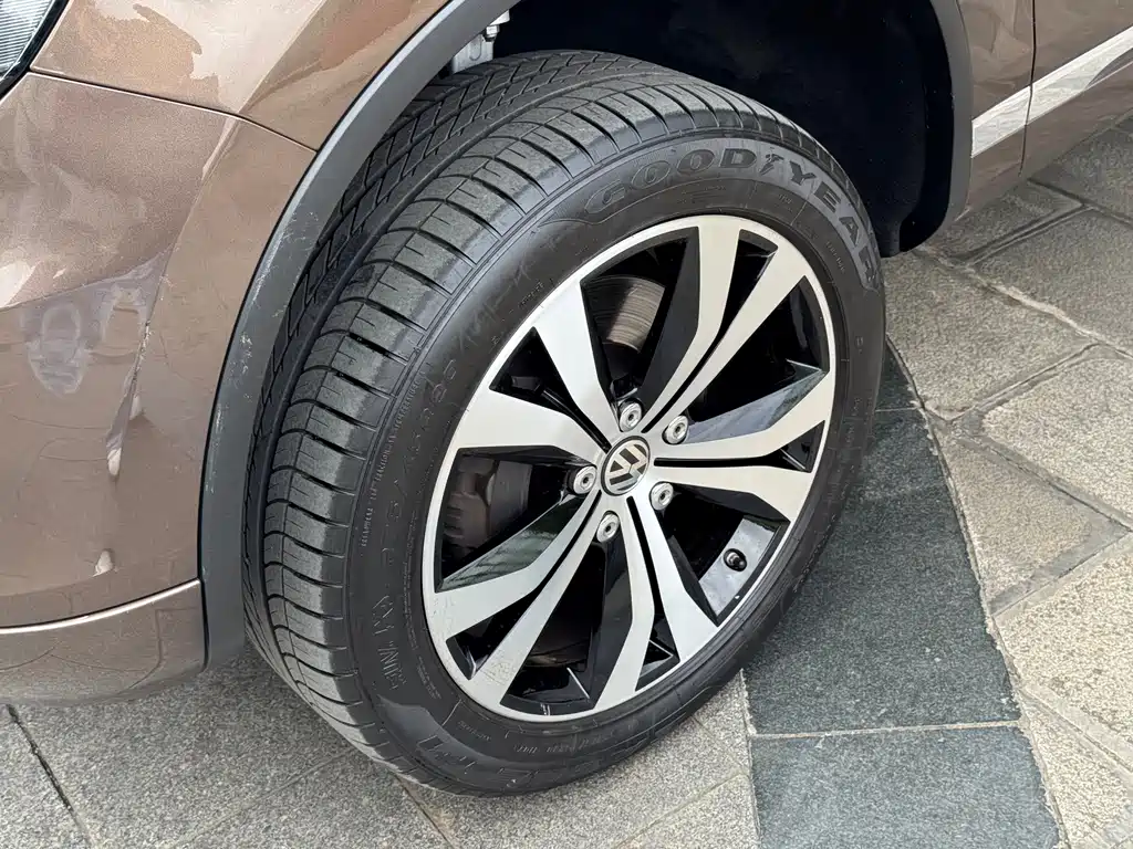 Volkswagen Touareg — миниатюра 8