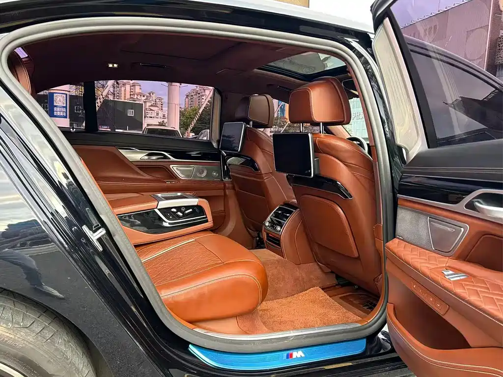 BMW 7 Series — миниатюра 17