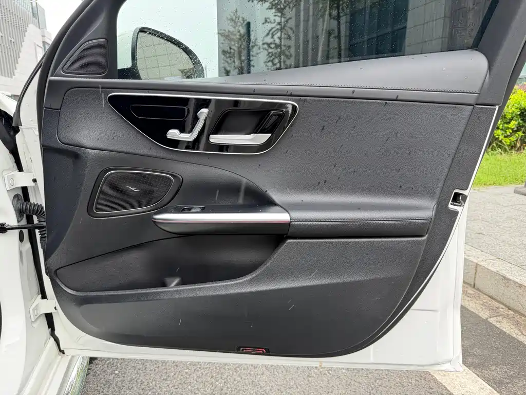 Mercedes-Benz C-Class — миниатюра 11