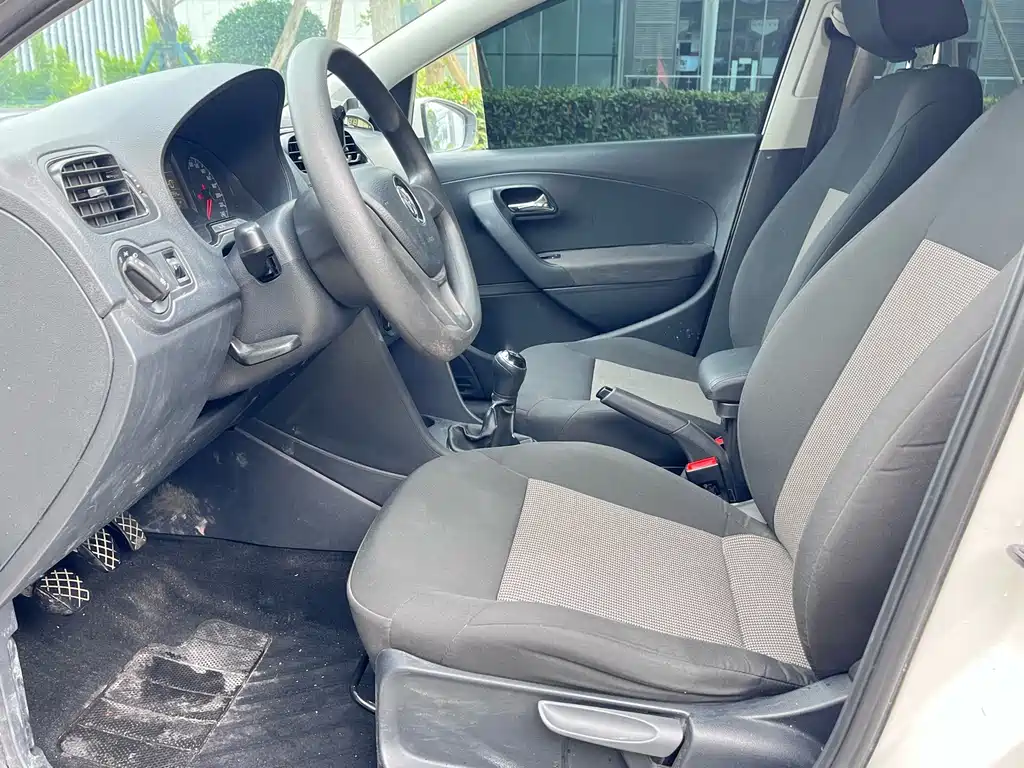 Volkswagen Polo 2014 1.4L MT