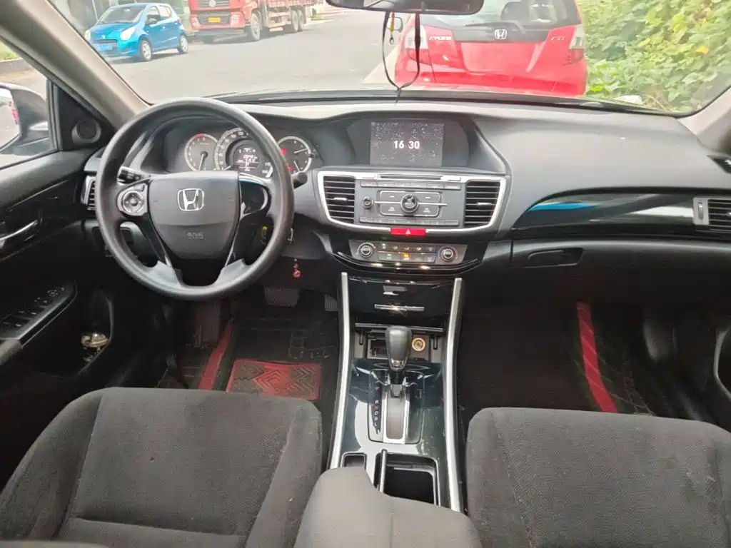 Honda Accord — миниатюра 10