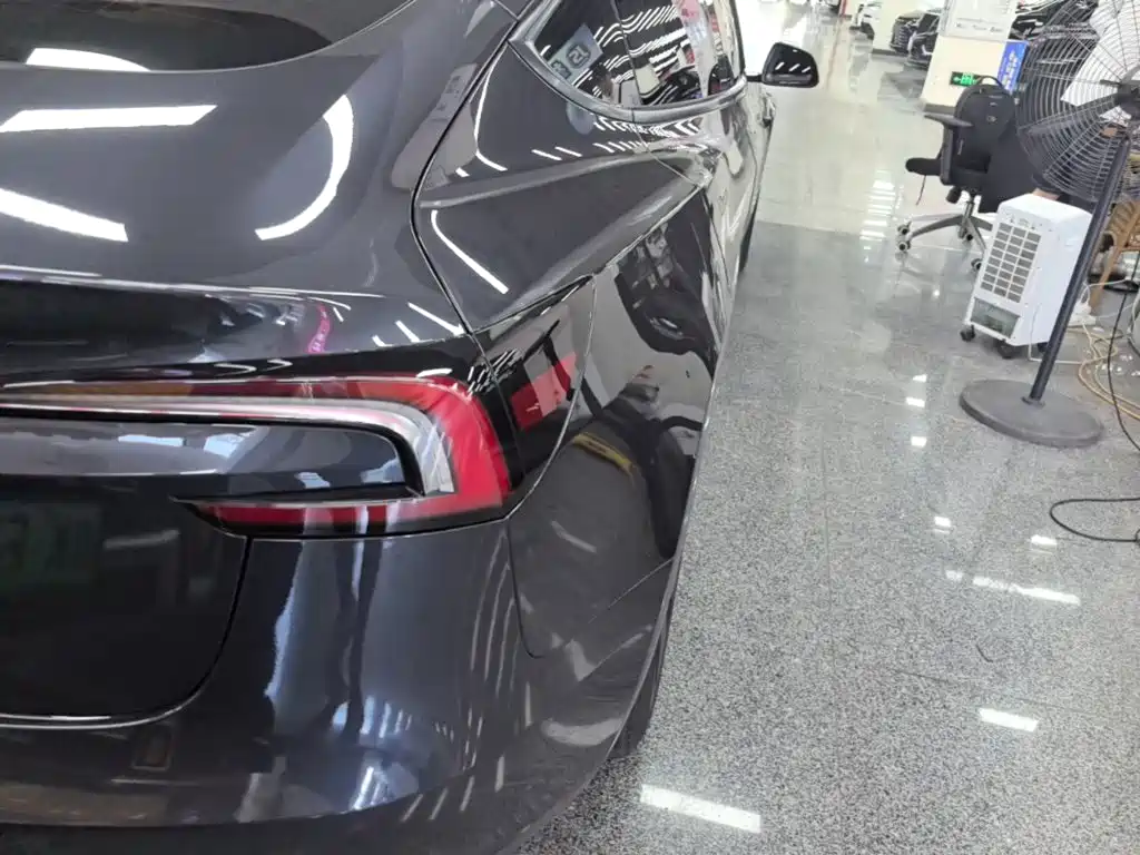 Tesla Model 3 — миниатюра 8
