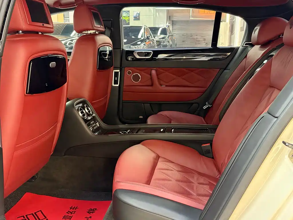 Bentley Flying Spur — миниатюра 17
