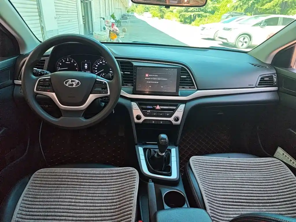 Hyundai Elantra — миниатюра 10