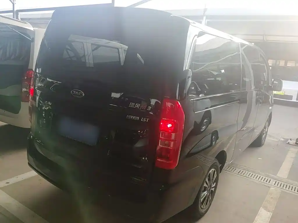 JAC RefineM3 M3 2023 PLUS 1.5T 5/7 мест