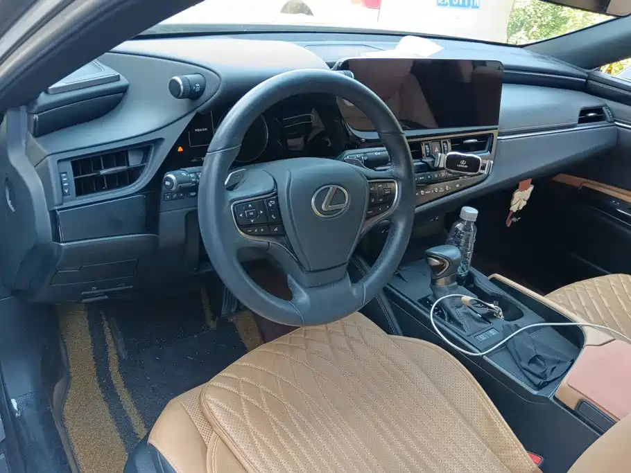 Lexus ES — миниатюра 12