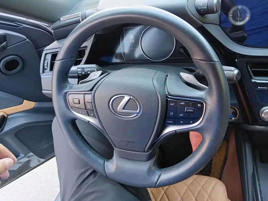 Lexus ES — миниатюра 15