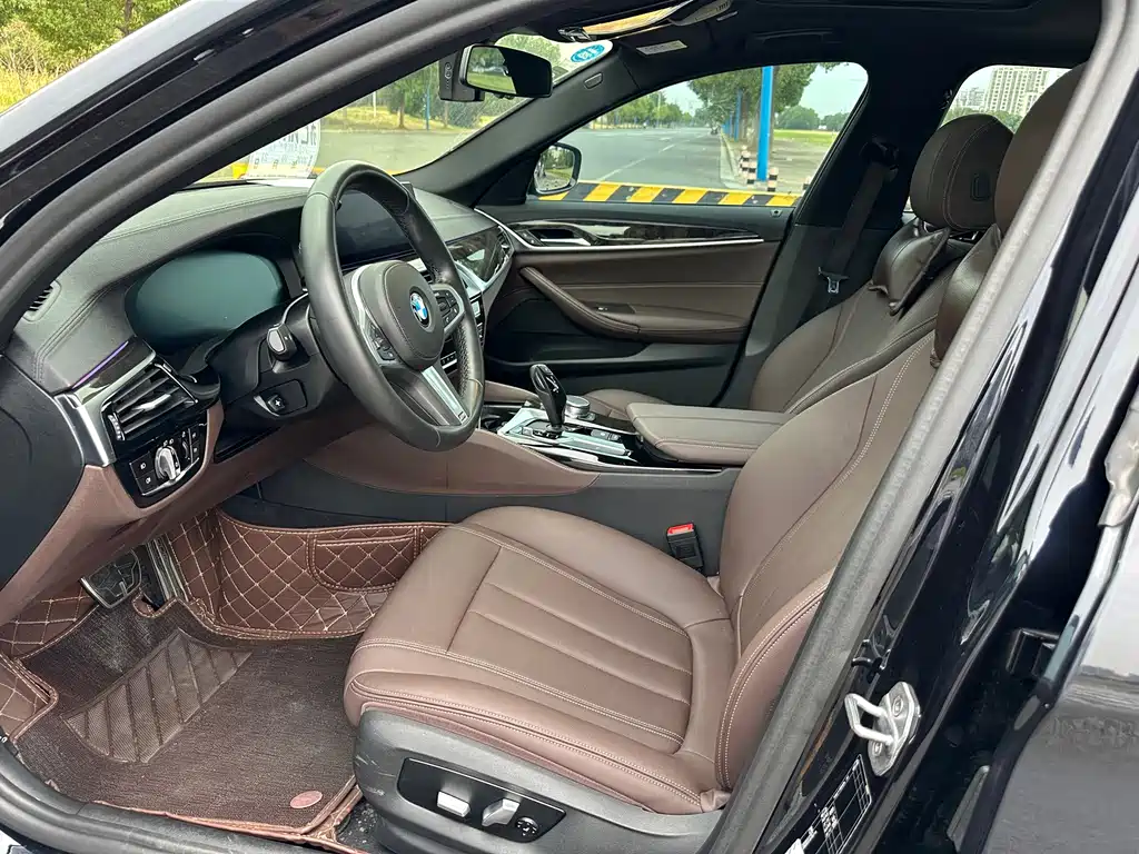BMW 5 Series — миниатюра 9