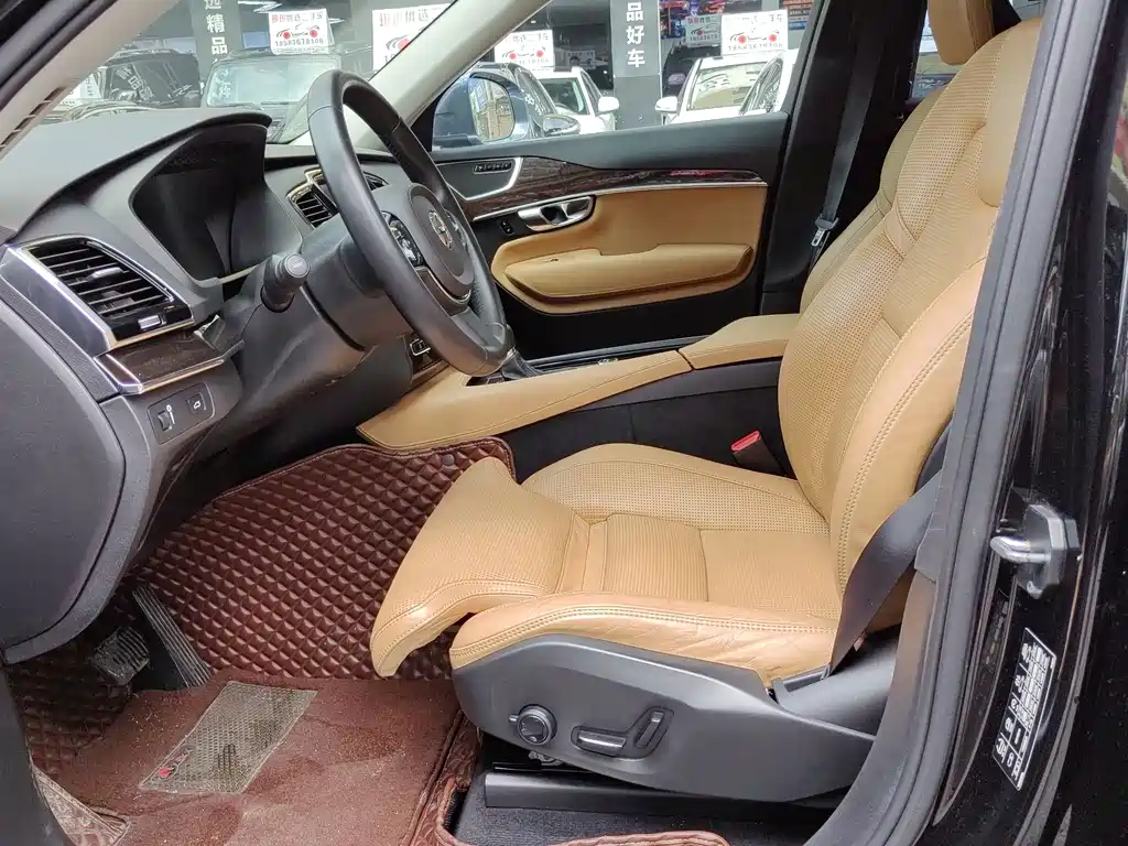 Volvo XC90 2015 T6 7 мест