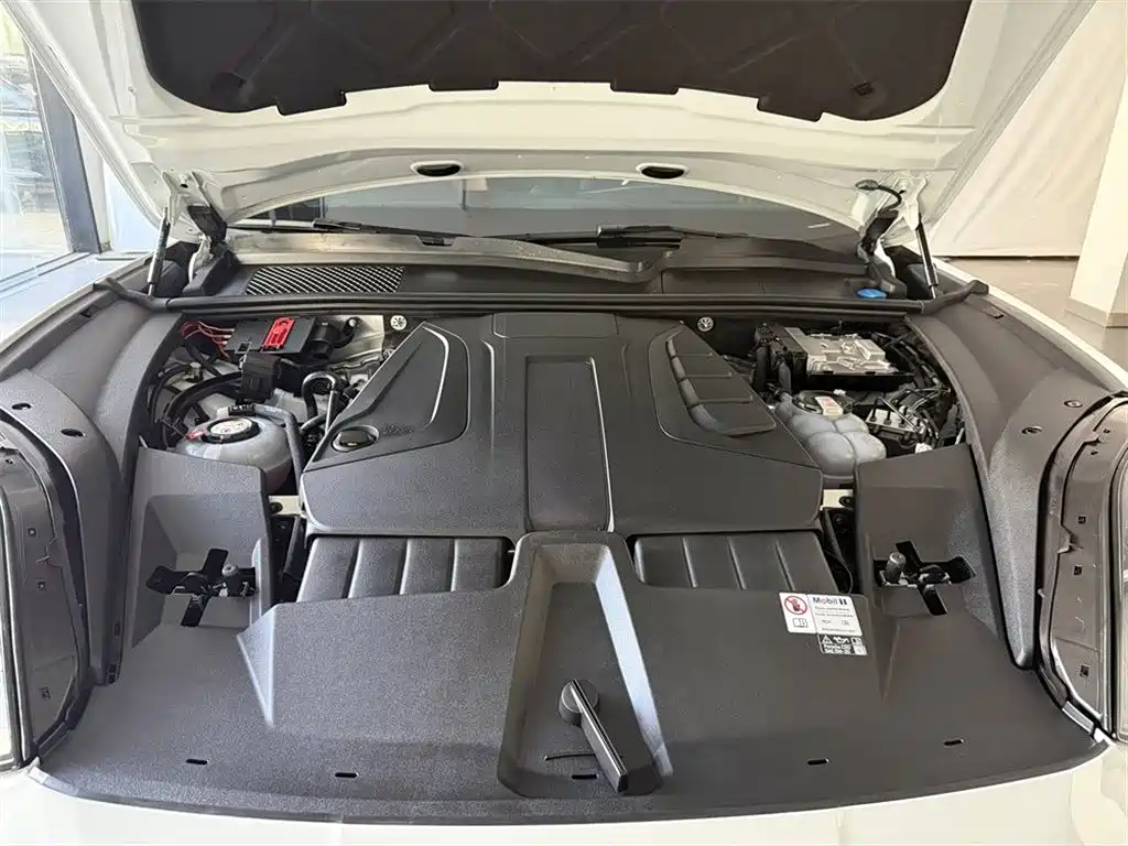 Porsche Cayenne Hybrid — миниатюра 8
